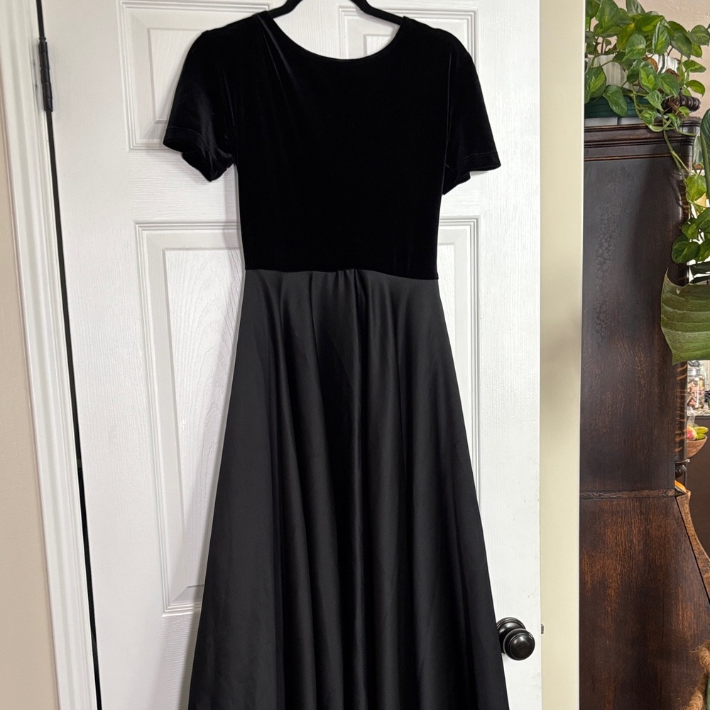 Chic Black Velvet and Satin Maxi Dress